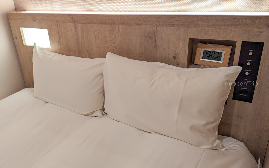 間接照明のヘッドボード