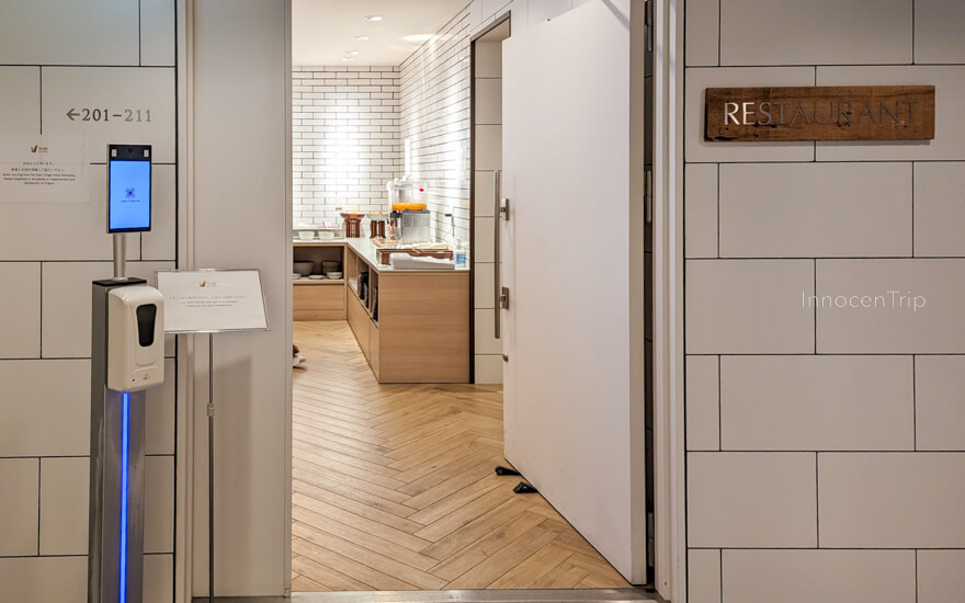 2Fレストランの入口