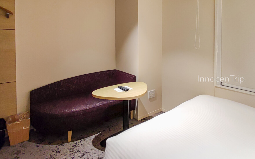 テーブルとソファ