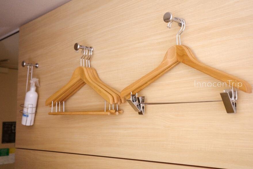 ハンガーと消臭スプレー