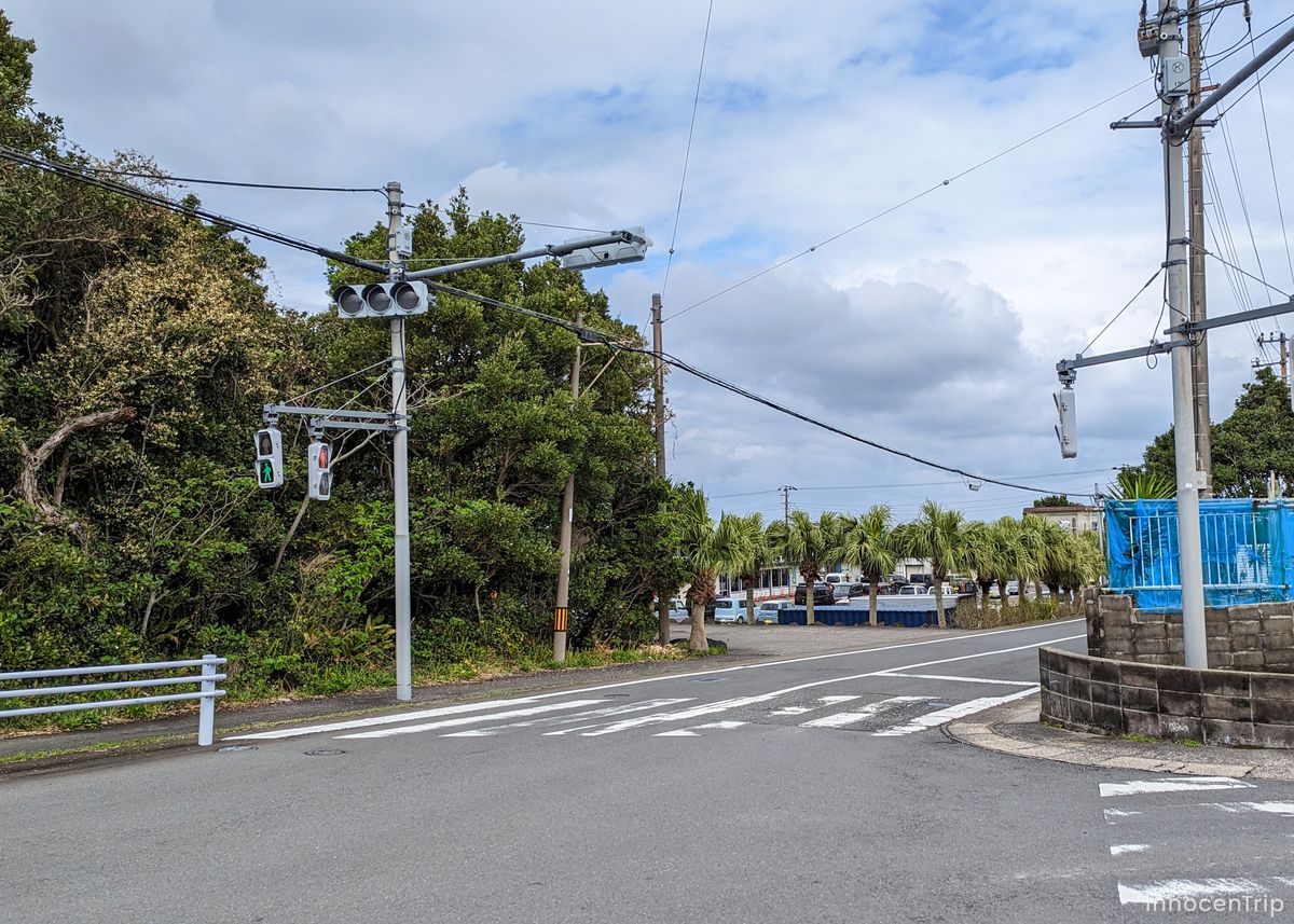 ホテルまでの道のり、曇り空と島の景色