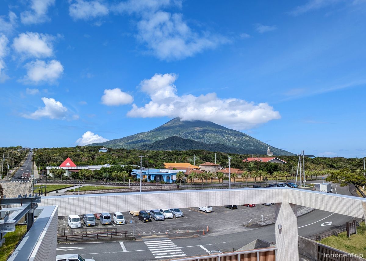 高台から見える八丈富士