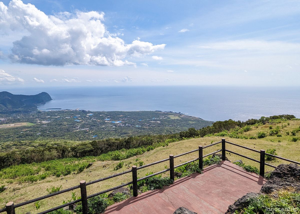 飛行機が見える展望台とフェンス