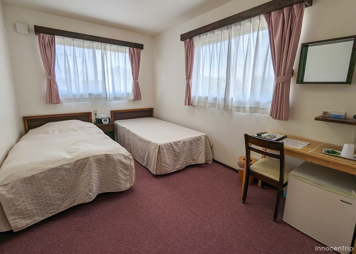 チェックイン後のホテル室内