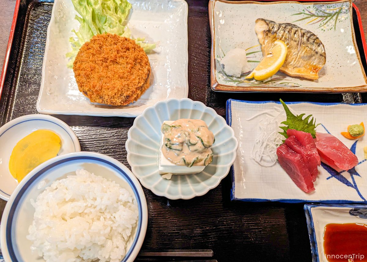 島の夕食に出た和定食