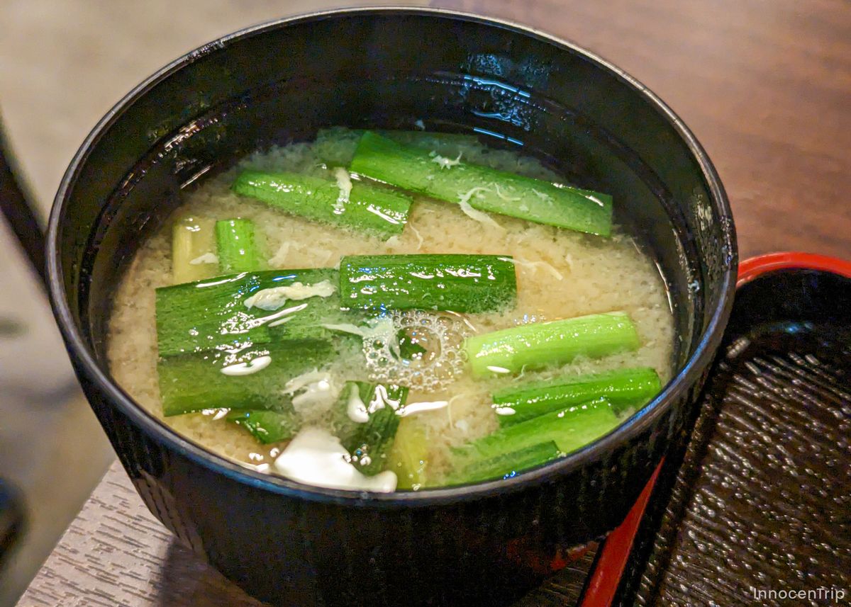 にら入り味噌汁の夕食