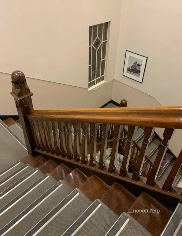 イビスホテルの共用階段