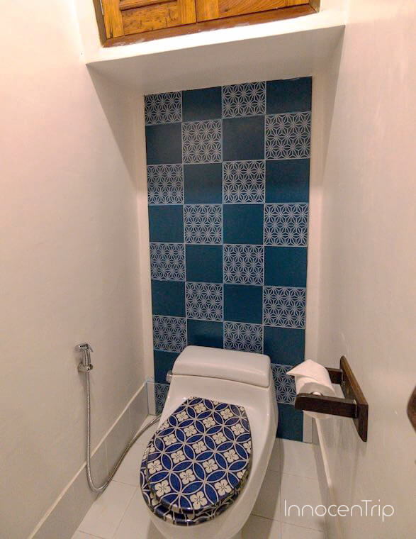 モザイク柄の可愛いトイレ