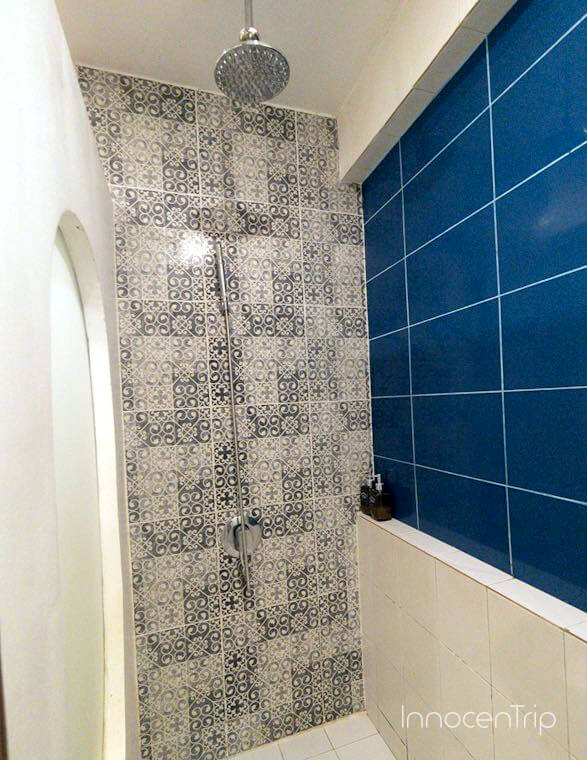 独立シャワーブース(広め)