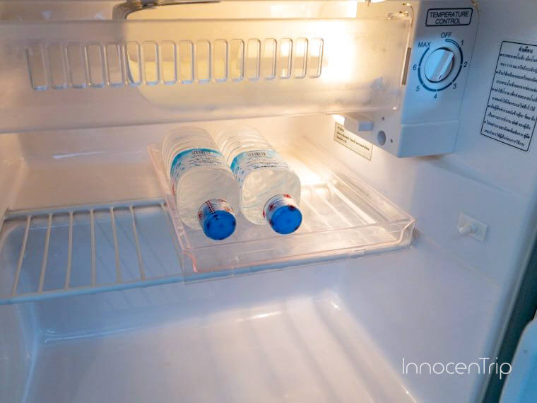 冷蔵庫に入っていた2本のミネラルウォーター