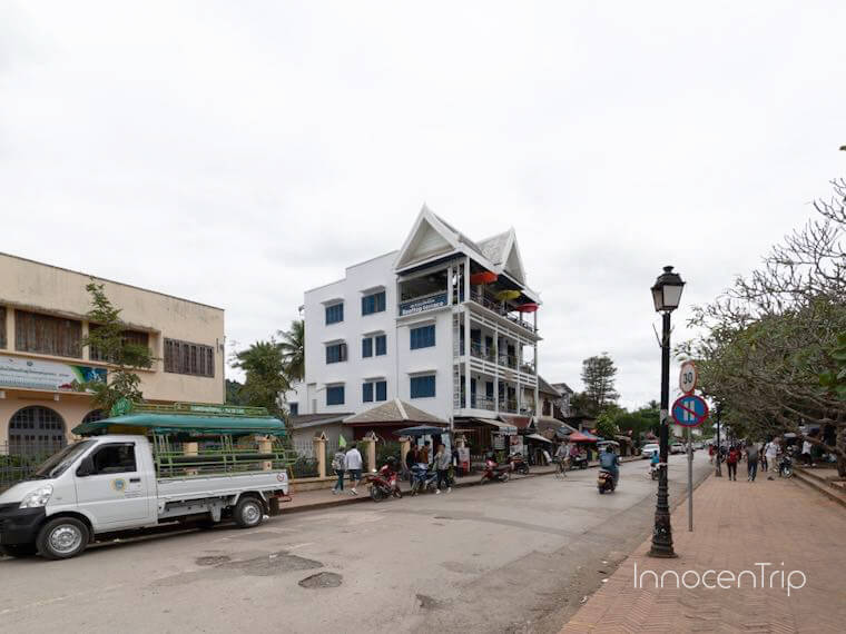 インディゴ ハウス ホテル前の通りの様子(昼間)