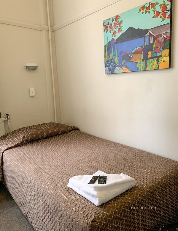 エコノミーシングルルームのベッド