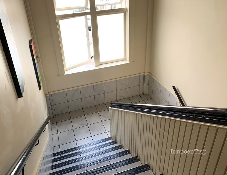 G階から1階への階段(荷物の移動以外は階段使用)