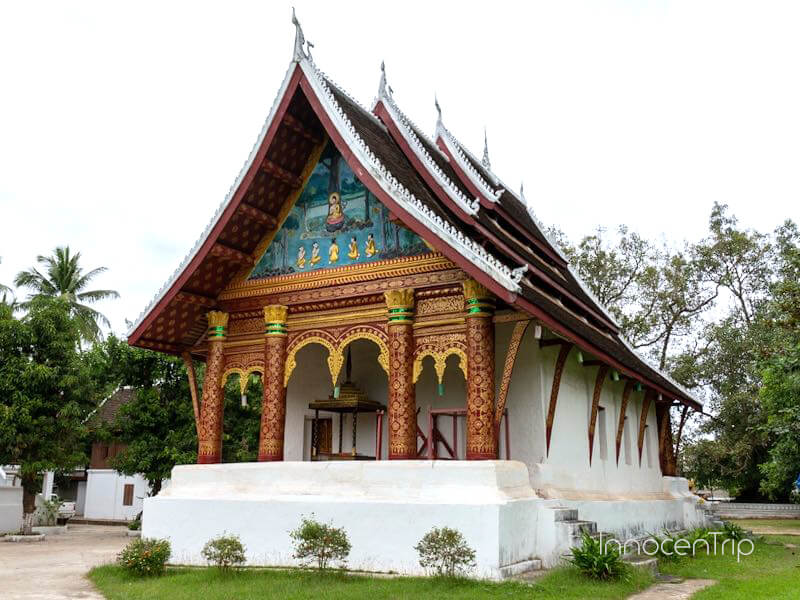 カラフルな壁画が印象的なワット・アーハーム