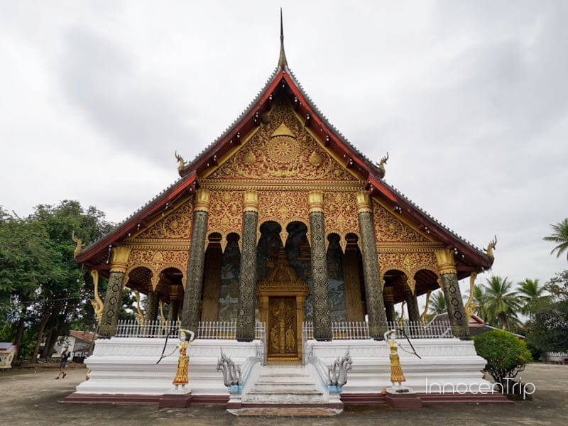 ルアンパバーンの街中にあるワット・マハータートの寺院