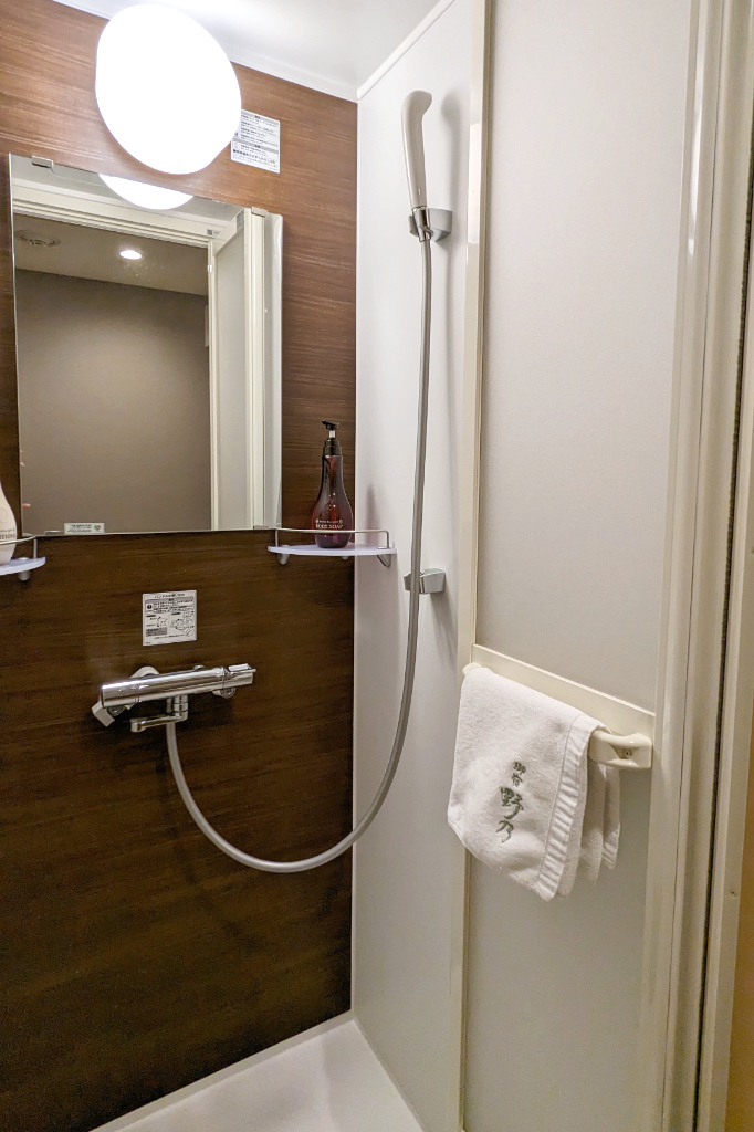 モデレートダブル客室のシャワーブース