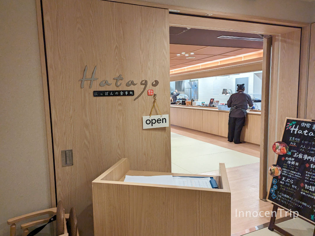 朝食会場Hatagoレストラン入口とビュッフェカウンター