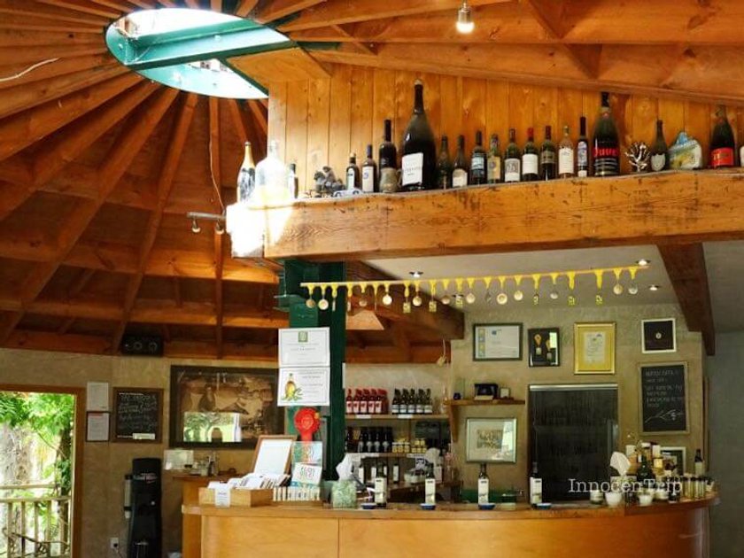 テイスティングが楽しめるオリーブオイル園