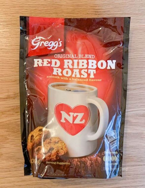 レッドリボンローストNZのインスタントコーヒー詰替えパックとブランドロゴ