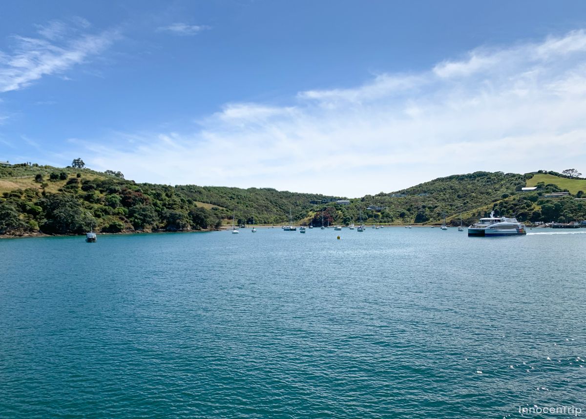 透明度の高いエメラルドグリーンの海
